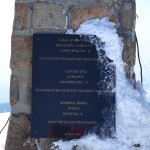 Obelisk z tablicą pamiątkową poświęcony papieżowi Janowi Pawłowi II na Szczycie Babiej Góry 1725 m