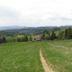 Widok na "Białą Wodę" ze szlaku na Przełęcz Rozdziela