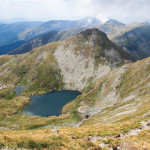 Jezioro Capra (2249 m) i przełęcz Şaua Caprei (2315 m)
