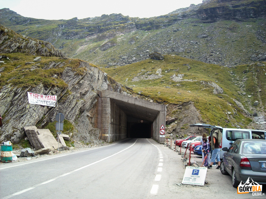 Tunel w najwyższym punkcie Drogi Transfogarskiej