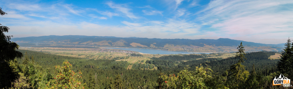 Panorama Gorców i Jeziora Czorsztyńskiego z grani Żaru (883 m)
