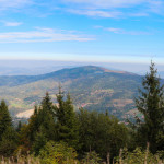 Panorama Beskidu Wyspowego: (Szczebel, Lubogoszcz, Ciecień, Śnieżnica) spod schroniska na Luboniu Wielkim 1022 m