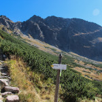 Żółty szlak prowadzący na Granaty