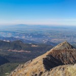 Widok ze Skrajnego Granatu na Dolinę Gąsienicową z Czarnym Stawem i Dolinę Pańszczyca z Czerwonym Stawem. Centralnie szczyt Żółtej Turni.