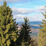 Widok ze szczytu Jaworzyny Konieczniańskiej (881 m ) na Magurę Małostowską 813 m