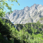 Próg Kaczej Doliny (słow. Kačacia dolina) i nad nim Rumanowy i Ganek.