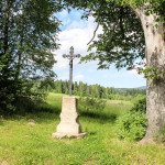 Krzyż przy drodze do Beniowej