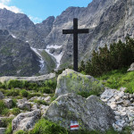 Krzyż upamiętniający tragedię z 2003 roku