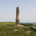 Betonowy obelisk– jest to dawne stanowisko geodezyjne