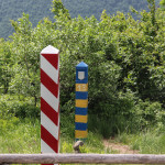 Słupki graniczne (polskie i ukraińskie) przy szlaku na Krzemieniec