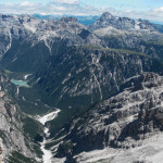 Widok z ferraty Marino Bianchi w kierunku jeziora Lago di Landro
