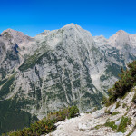 Panorama na przeciwległą stronę Doliny Vrata - Stenar (2502 m), Dolkova špica (2591 m) i Škrlatica (2740 m)