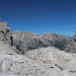 Widok ze środka kotła na Begunjski vrh (2461 m)