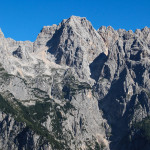 Po drugiej stronie Doliny Vrata - Dolkova špica (2591 m) i Škrlatica (2740 m)