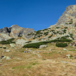 Żólty szlak do Pustej Dolinki, po prawej Kozi Wierch (2291 m)