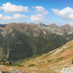 Panorama z Niżnej Magury (1920 m) na Baraniec (2185 m), Smrek (2071 m), Banówkę (2178 m), Hrubą Kopę (2166 m), Rohacze – Płaczliwy (2125 m) i Ostry (2088 m), Wołowiec (2064 m) i Łopatę (1958 m)