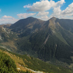 Panorama z Niżnej Magury (1920 m) Starorobociański Wierch (2167 m), Błyszcz (2159 m), Bystrą (2248 m) i Zadnią Kopę (Nižná Bystrá 2162 m)