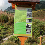 Tablica informacyjna przy szałasie pasterskim - tzw. Koliba pod Klinem (słow. Príbylinský salaš)