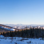 Panorama Baraniej Góry (1220 m) i Skrzycznego (1257 m) z grani koło Krawcowej Polany