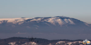 Skrzyczne (1257 m) widziane z grani koło Krawcowej Polany