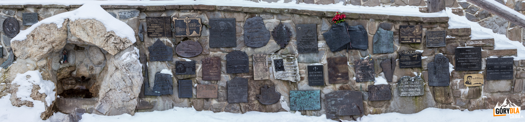 Wiktorówki - tablice pamiątkowe poświęcone taternikom, ratownikom górskim i innym, którzy zginęły w górach