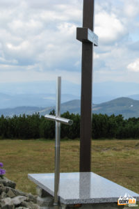 Krzyż i ołtarz polowy na szczycie Pilska (1557 m)