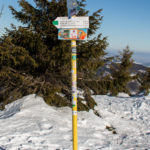 Słowackie drogowskazy na szczycie Wielkiej Raczy (1236 m)