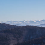 Odległe Tatry widziane z Małej Raczy (1153 m)