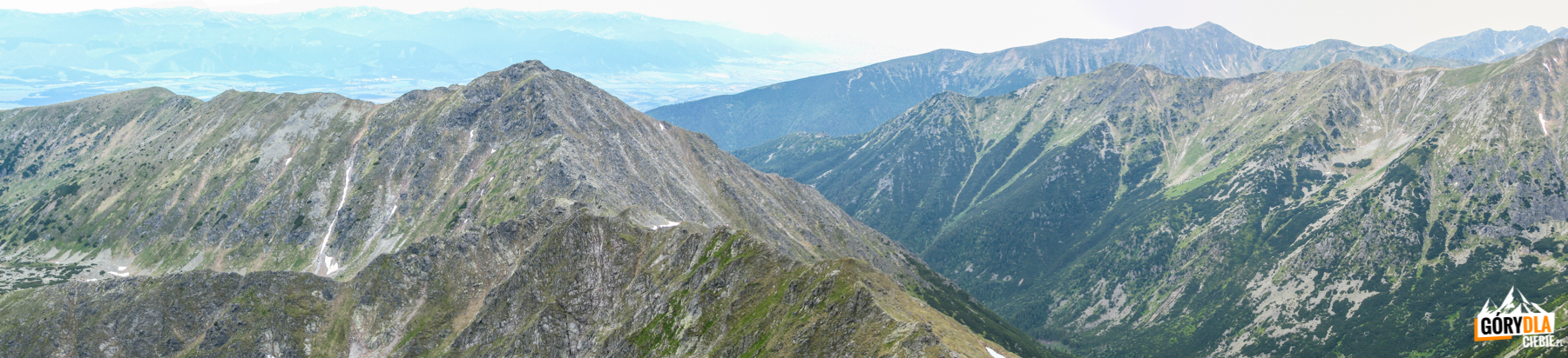 Widok z Bystrej (2248 m) na Zadnią Kopę (2162 m) i Dolinę Raczkową