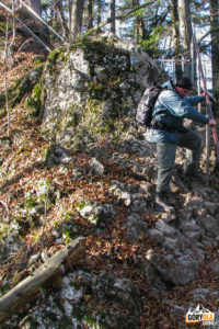 Sokola Perć - zejście na Przełęcz Sosnów (655 m)