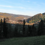 Widok na Szczawnicę z zejścia zielonym szlakiem z Przełęczy Sosnów do Krościenka