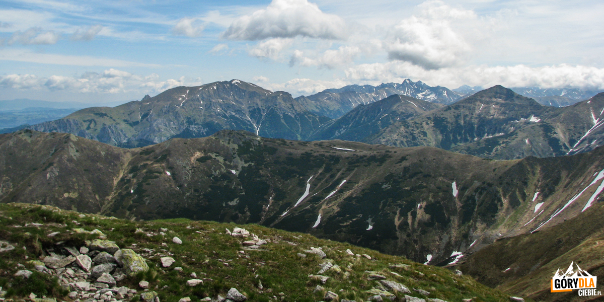 Widok z Kończystego Wierchu (2002 m) w kierunku Czerwonych Wierchów i Świnicy (2301 m) na