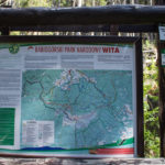 Tablice informacyjne przy zielonym szlaku - początek Babiogórskiego Parku Narodowego