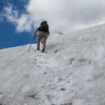 Przejście przez pole śniegu (pod szczytem Diablaka)