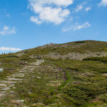 Kamienna ścieżka biegnąca na szczyt Diablaka