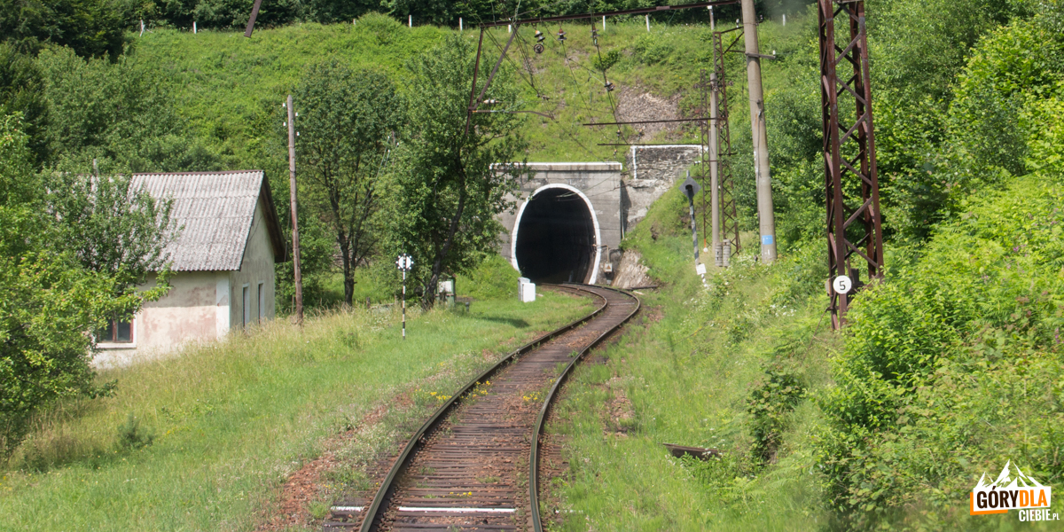 Jeden z tuneli na trasie Sianki-Wołosanka