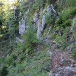 Zejście żółtym szlakiem do wsi Kaisserbrunn