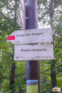 Drogowskazy na Polanie Strążyskiej (1029 m)