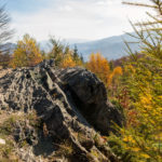 Dwernik Kamień - wychodnia skalna na szczycie