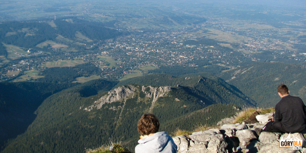 Widok ze szczytu Giewontu na Zakopane