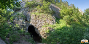 W Jaskini Obłazowej znaleziono najstarsze ślady człowieka w Pieninach oraz najstarszy bumerang na świecie.