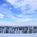 Widok na Beskid Śląski, przed nim zachodni Beskid Mały