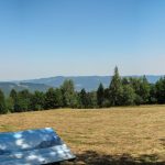 Widokowa polana na trasie zejścia z Eliaszówki do Kosarzysk