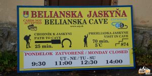 Drogowskaz do Jaskini Bielskiej w Tatrzańskiej Kotlinie