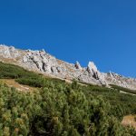 Formacje skalne na zboczach Bielańskiej Kopy (1835 m)
