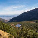 Dolina Białych Stawów widziana z podejścia na Przełęcz pod Kopą