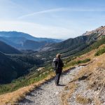 Zejście niebieskim szlakiem do Doliny Zadnich Koperszadów