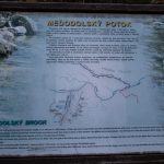 Tablica ścieżki edukacyjnej w Dolinie Zadnich Koperszadów