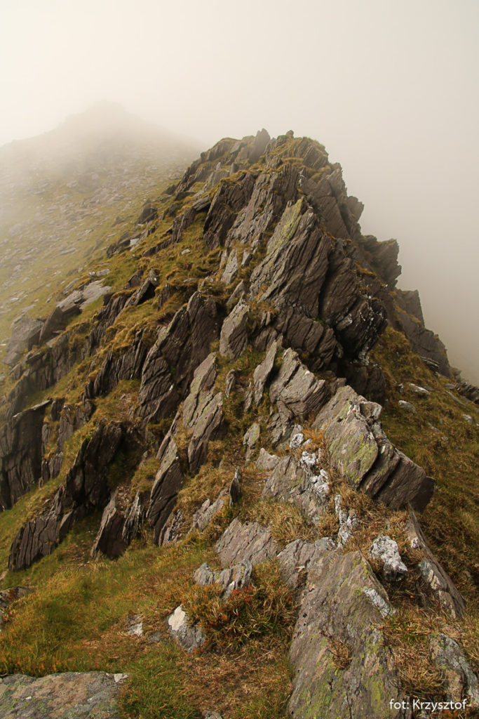 Skalista grań pomiędzy CnocnaPeiste, a CruachMhór nazywana jest Ostrze Noża (knife-edge)