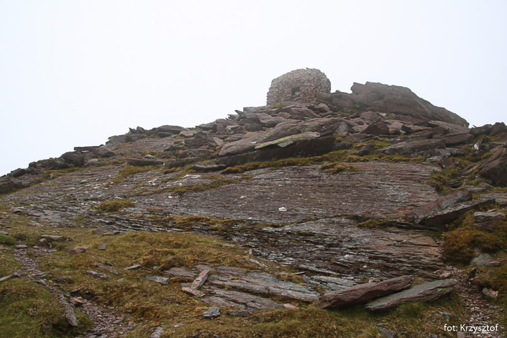 Zejscie ze szczytu CruachMhór